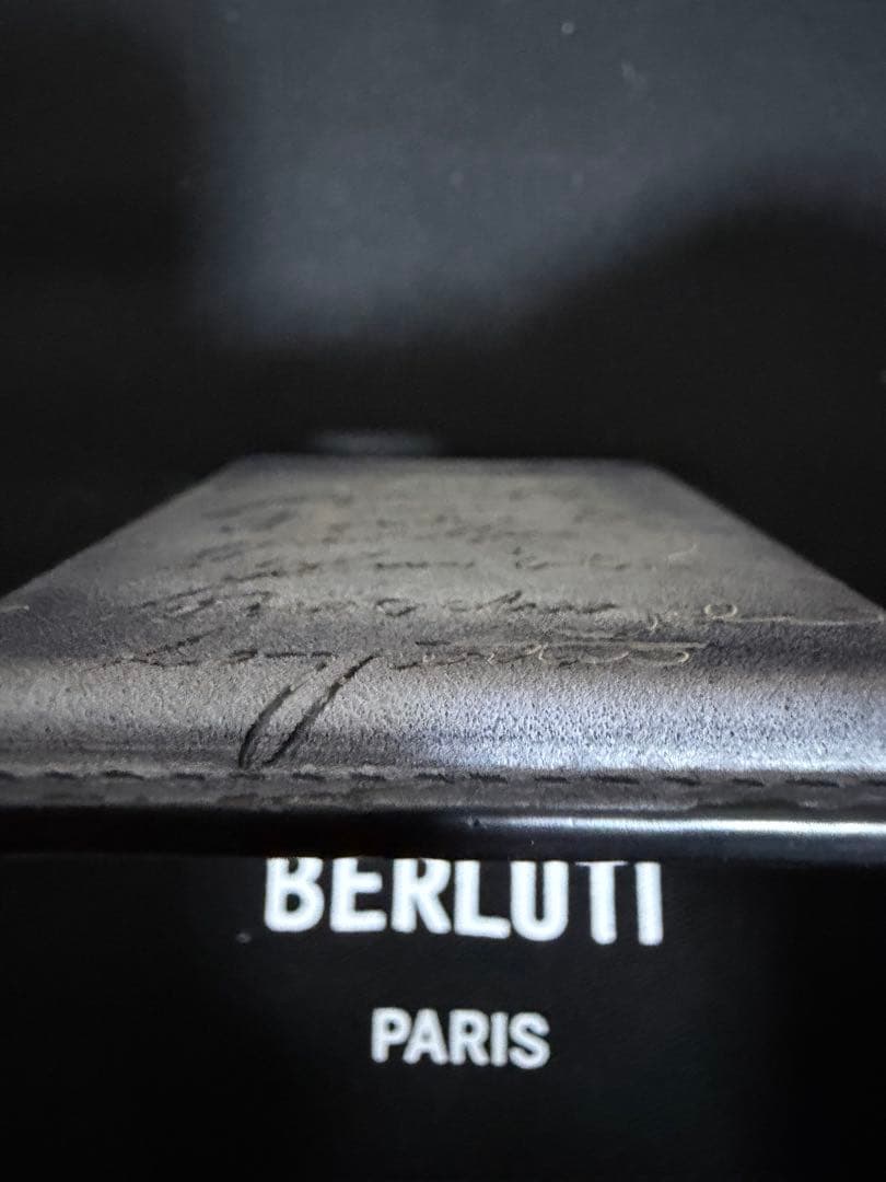 ベルルッティ　マグネット式カードホルダー