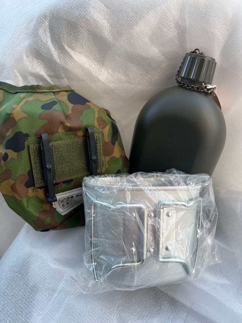 自衛隊　水筒 迷彩　2形　　新品未使用　アウトドア　キャンプ　山登り