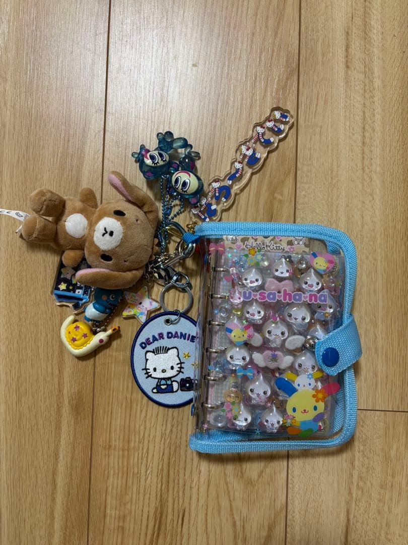 シール帳完成品　サンリオ　ボンドロ リラックマ ディズニー たまごっち