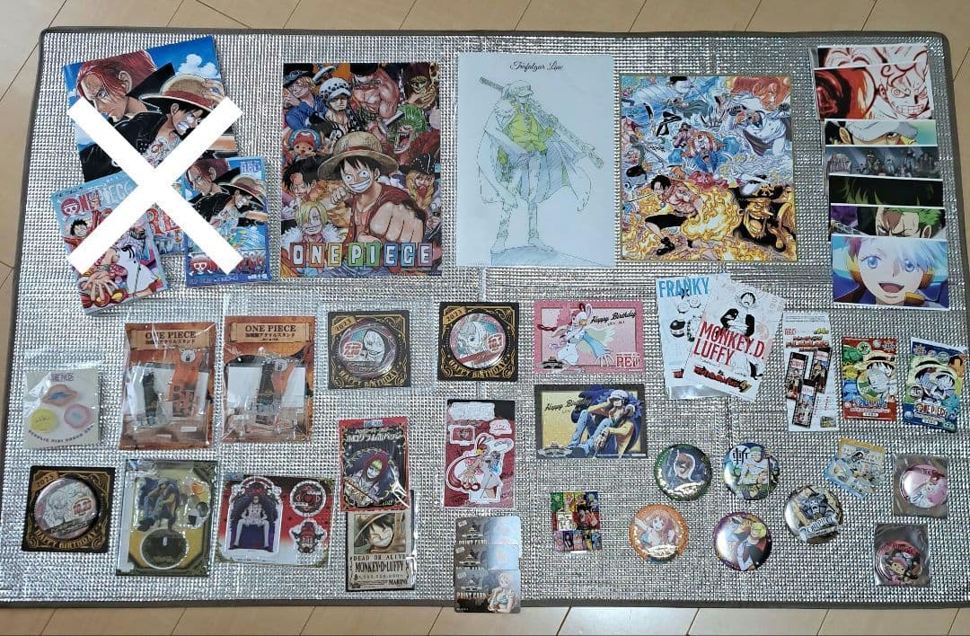 ワンピース　缶バッジ　アクリルアクセサリースタンド