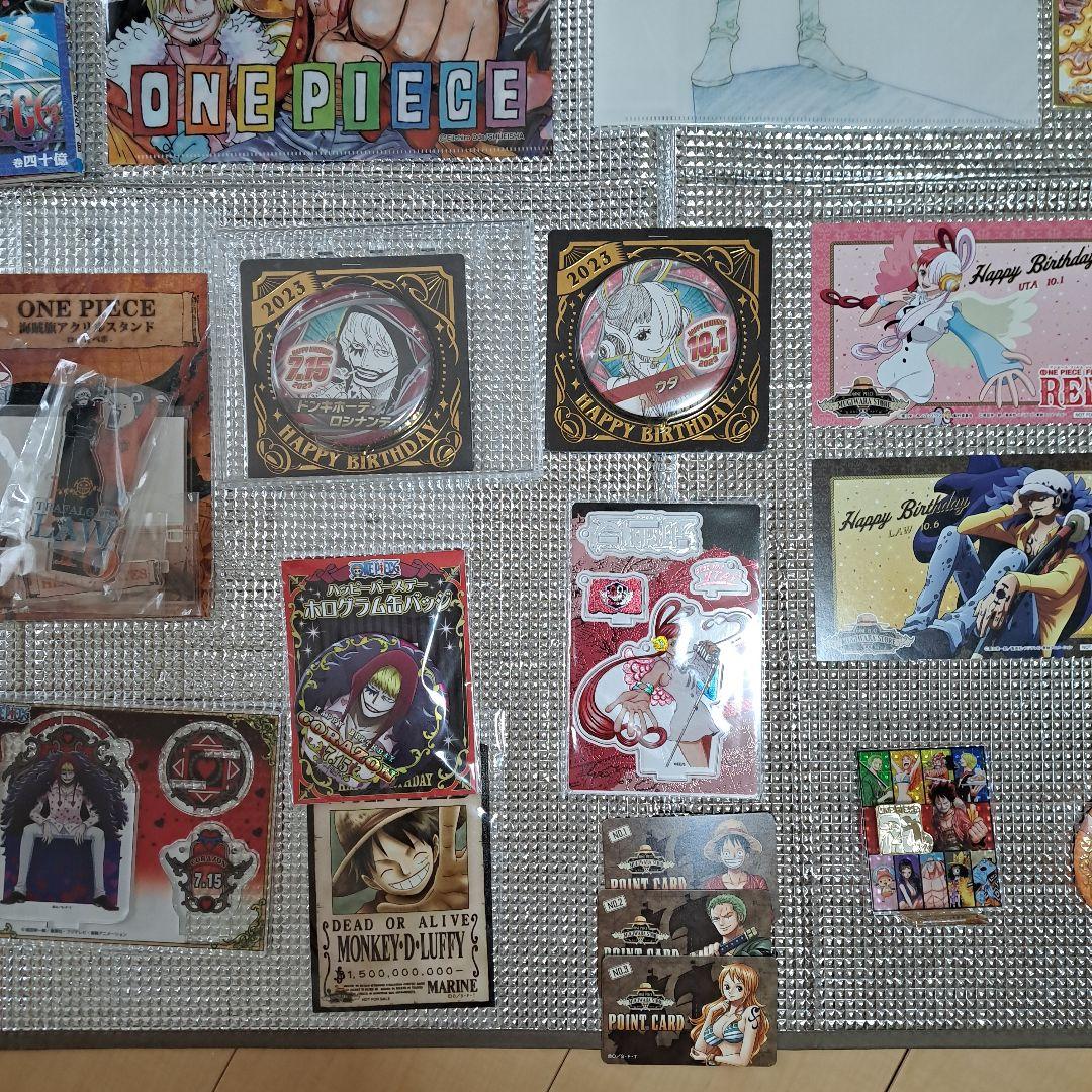 ワンピース　缶バッジ　アクリルアクセサリースタンド