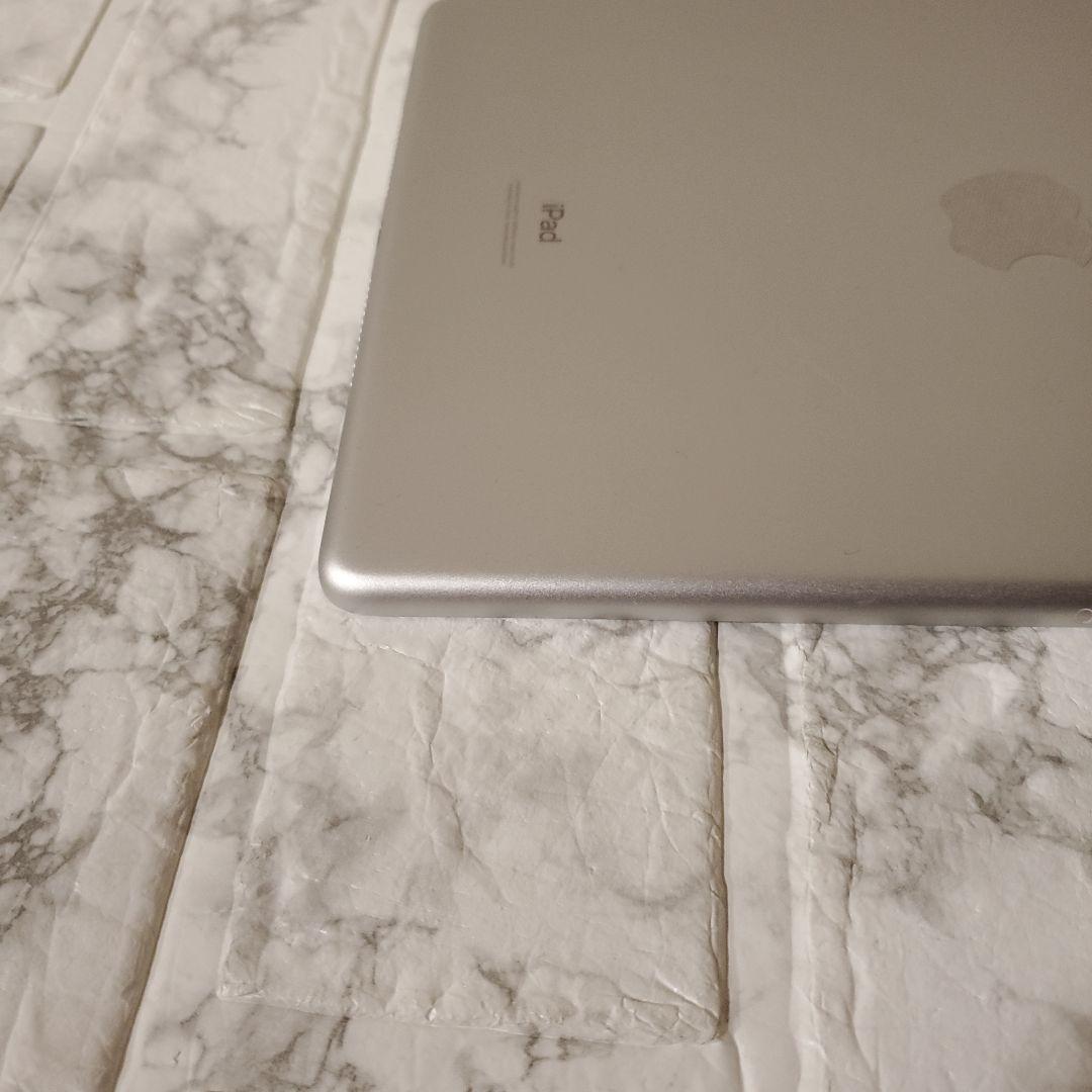 252 iPad 8世代 32GB SIMフリー シルバー