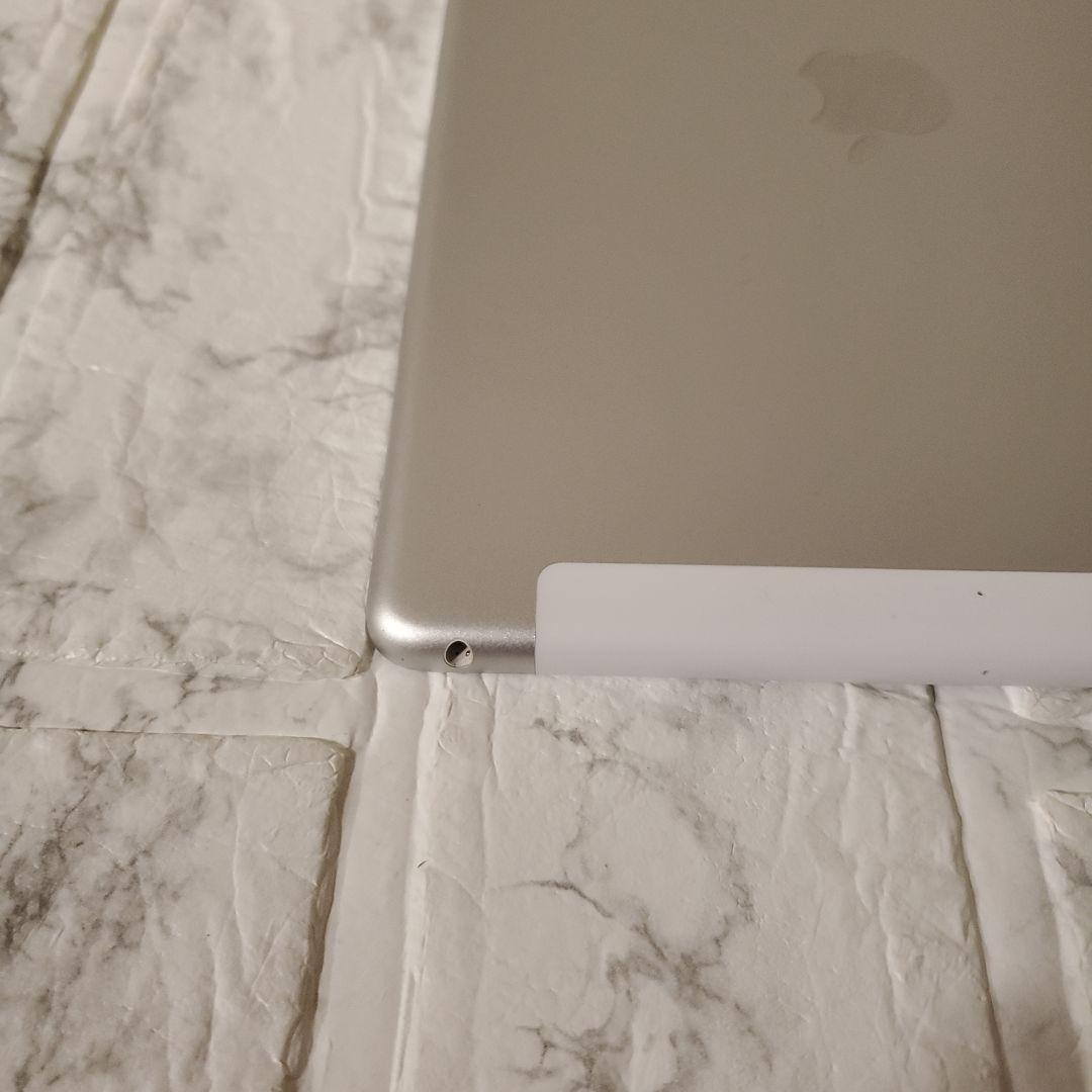 252 iPad 8世代 32GB SIMフリー シルバー