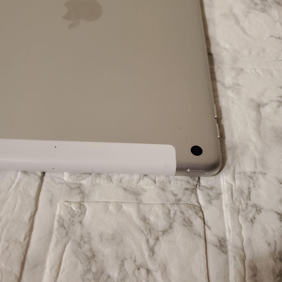 252 iPad 8世代 32GB SIMフリー シルバー