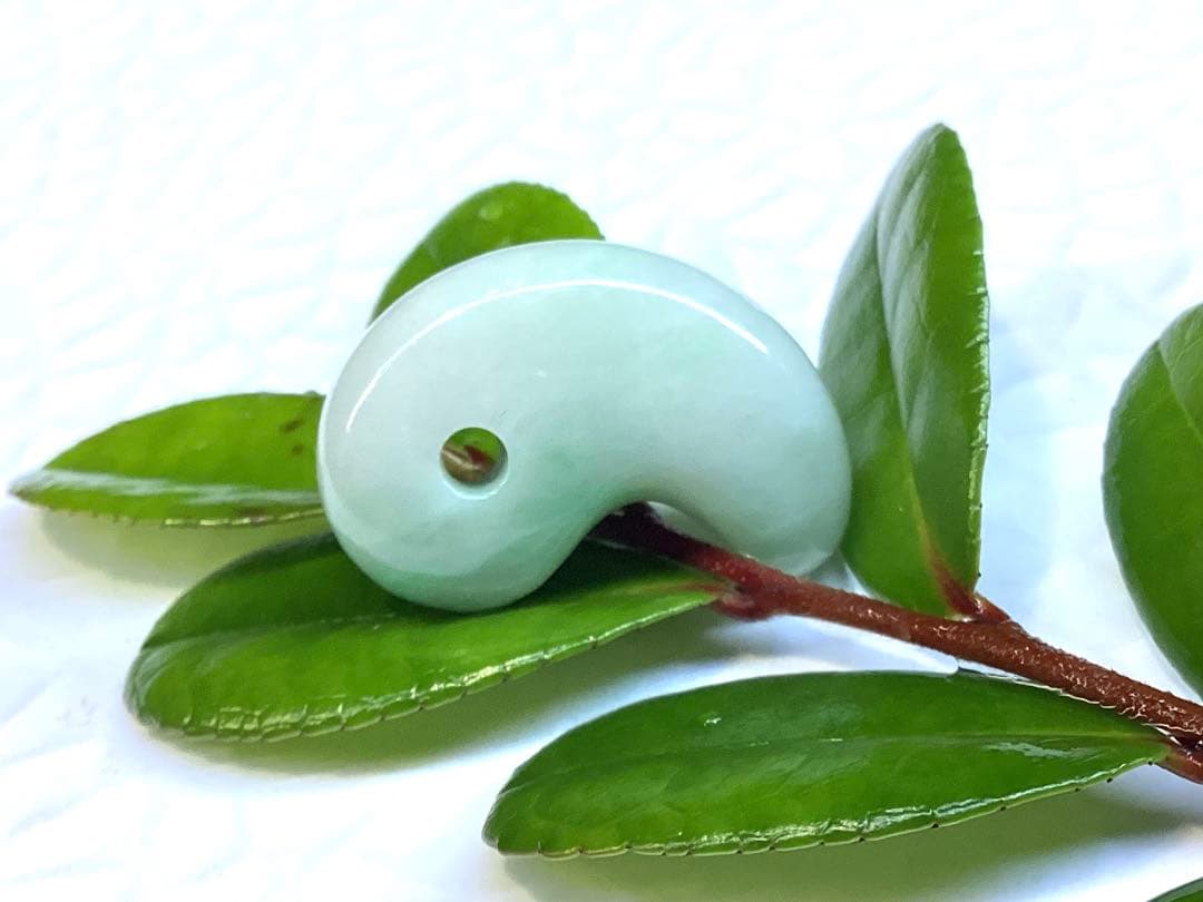 ✳ premiumシリーズ　一流の勾玉　味身色合い良好　糸魚川翡翠*格上の勾玉‼️