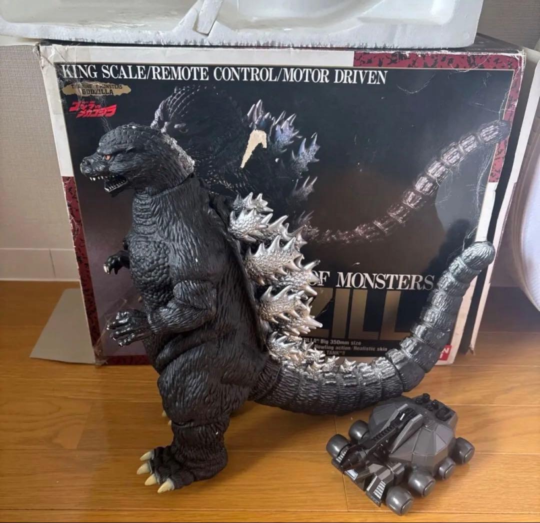 ゴジラ リモートコントロール機能付きのキングスケールゴジラフィギュア