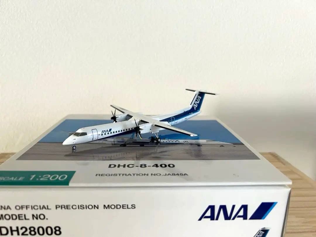 値下げ！ ANA DHC-8-400 （1/200）