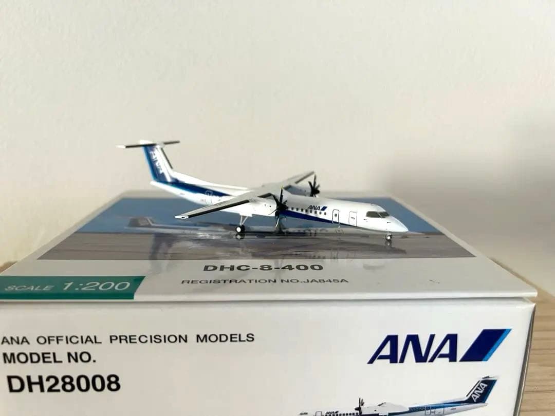値下げ！ ANA DHC-8-400 （1/200）