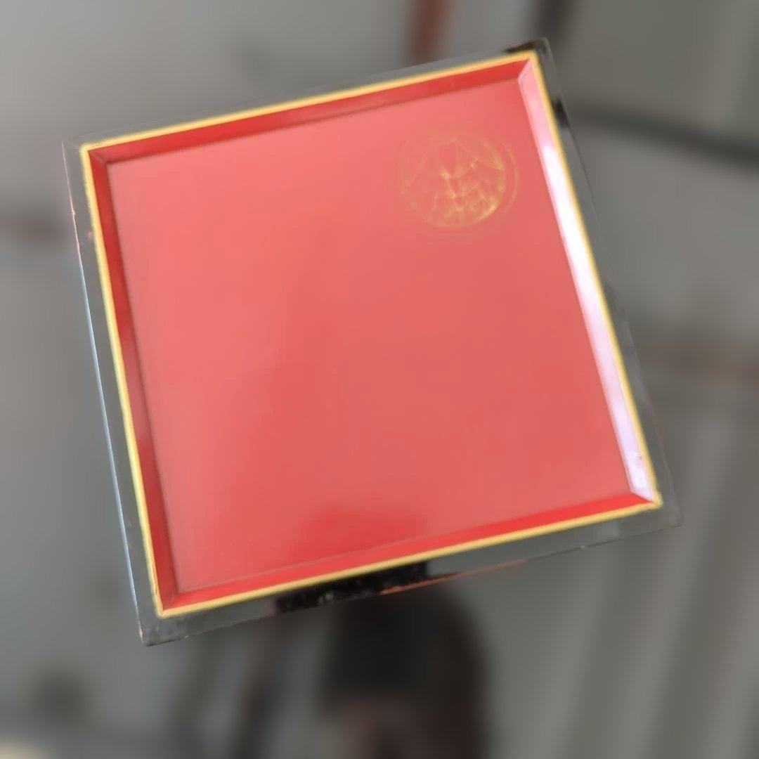 特価　骨董 4段重箱 重箱 蒔絵 螺鈿 縁起柄 木製 漆器 重台付き 替蓋付き