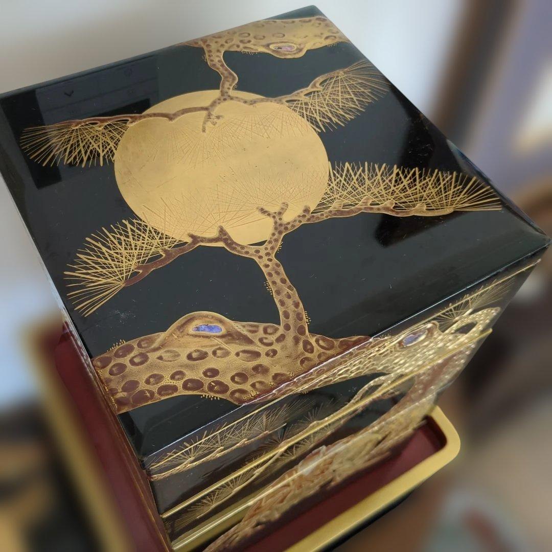 特価　骨董 4段重箱 重箱 蒔絵 螺鈿 縁起柄 木製 漆器 重台付き 替蓋付き