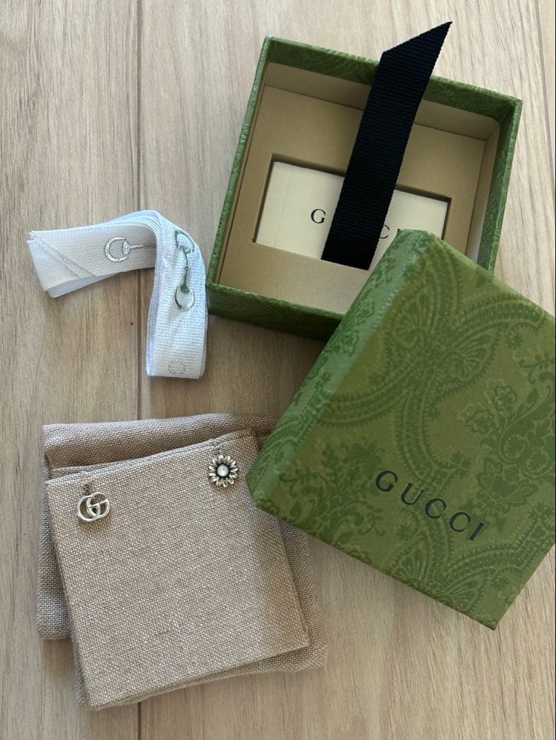 GUCCI ダブルGフラワースタッズピアス