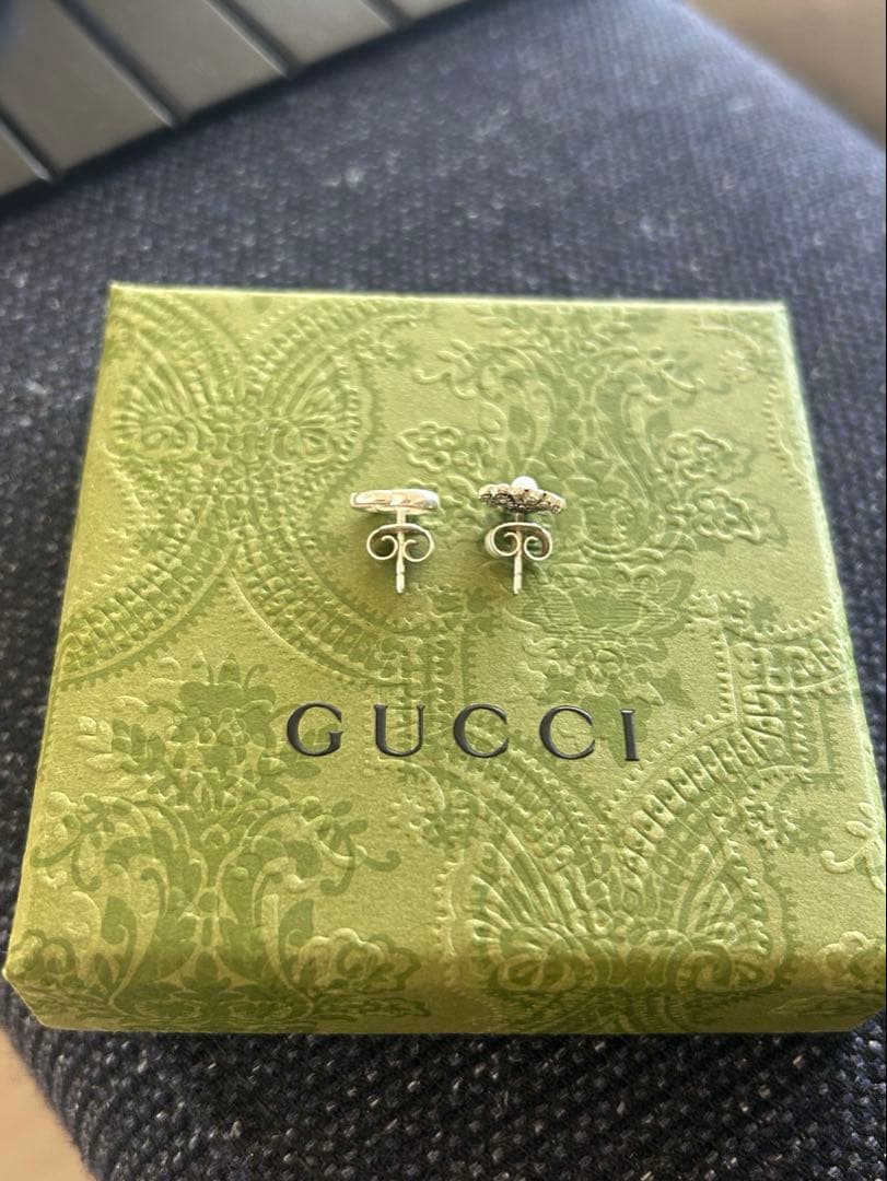 GUCCI ダブルGフラワースタッズピアス