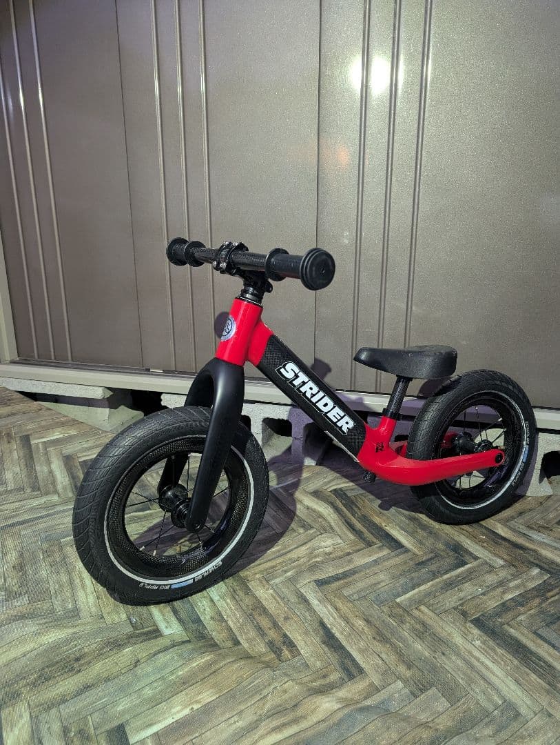 STRIDER ST-R ストライダー　カーボン　室内使用のみ