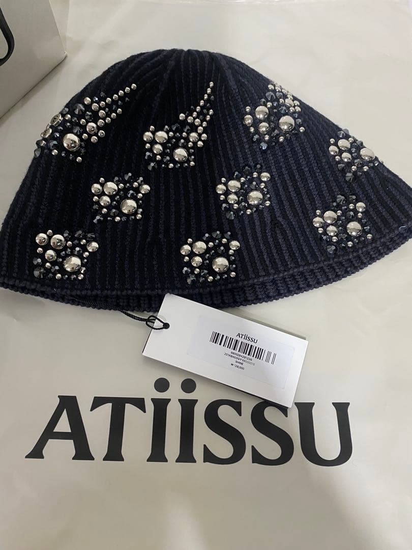 入手困難ATIÏSSU ニット帽　新品未使用