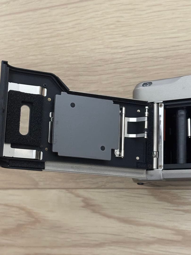 ナ*ル様 コンタックス CONTAX T2 チタン　シルバー フィルムカメラ