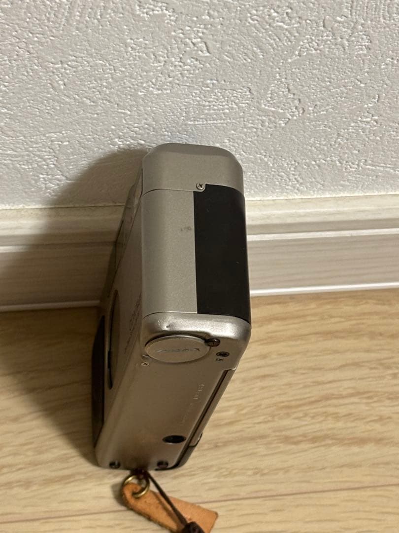 ナ*ル様 コンタックス CONTAX T2 チタン　シルバー フィルムカメラ