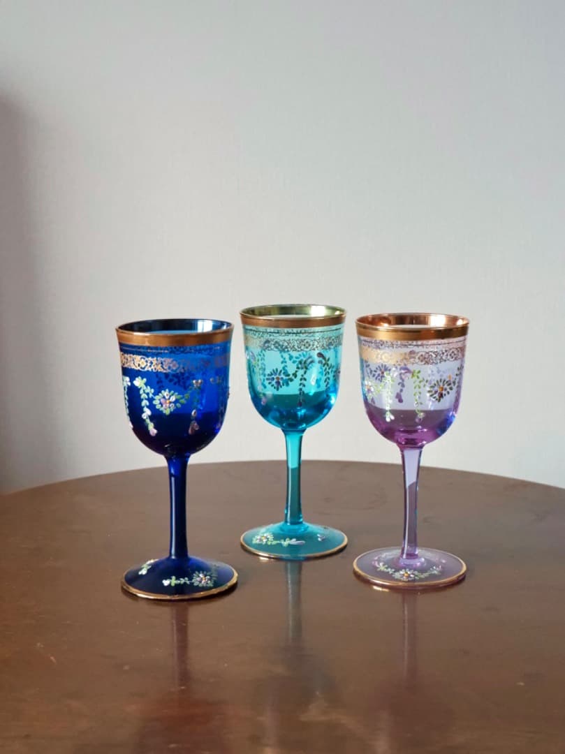 ベネチアングラス　３色　 金彩装飾　花文　手描き装飾　ワイングラス　Q2242