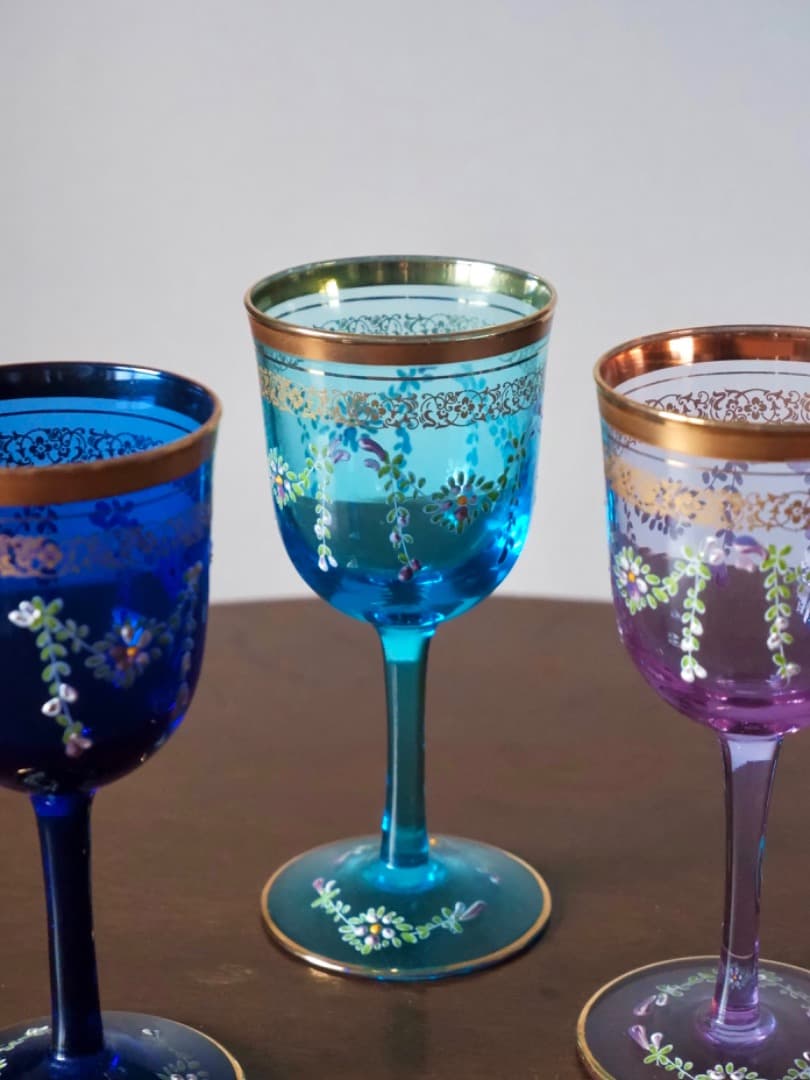 ベネチアングラス　３色　 金彩装飾　花文　手描き装飾　ワイングラス　Q2242