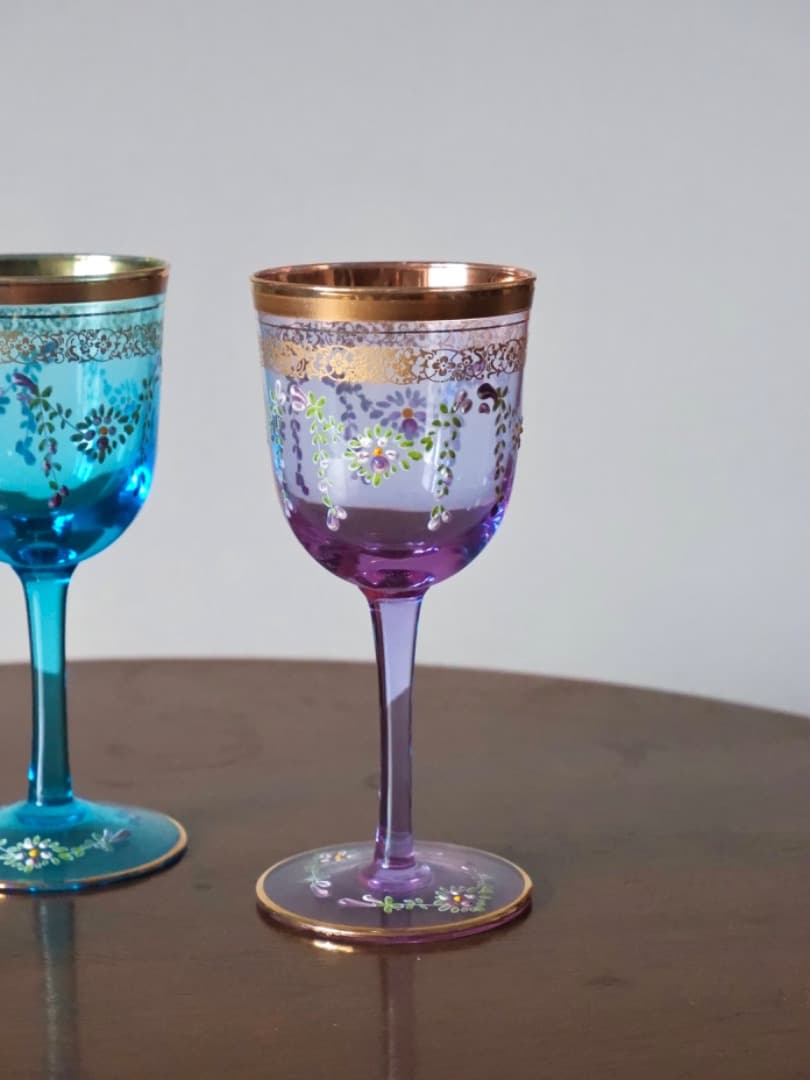 ベネチアングラス　３色　 金彩装飾　花文　手描き装飾　ワイングラス　Q2242