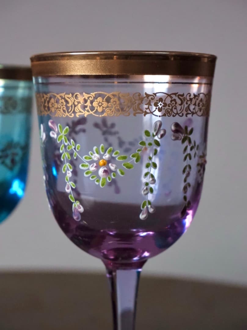 ベネチアングラス　３色　 金彩装飾　花文　手描き装飾　ワイングラス　Q2242