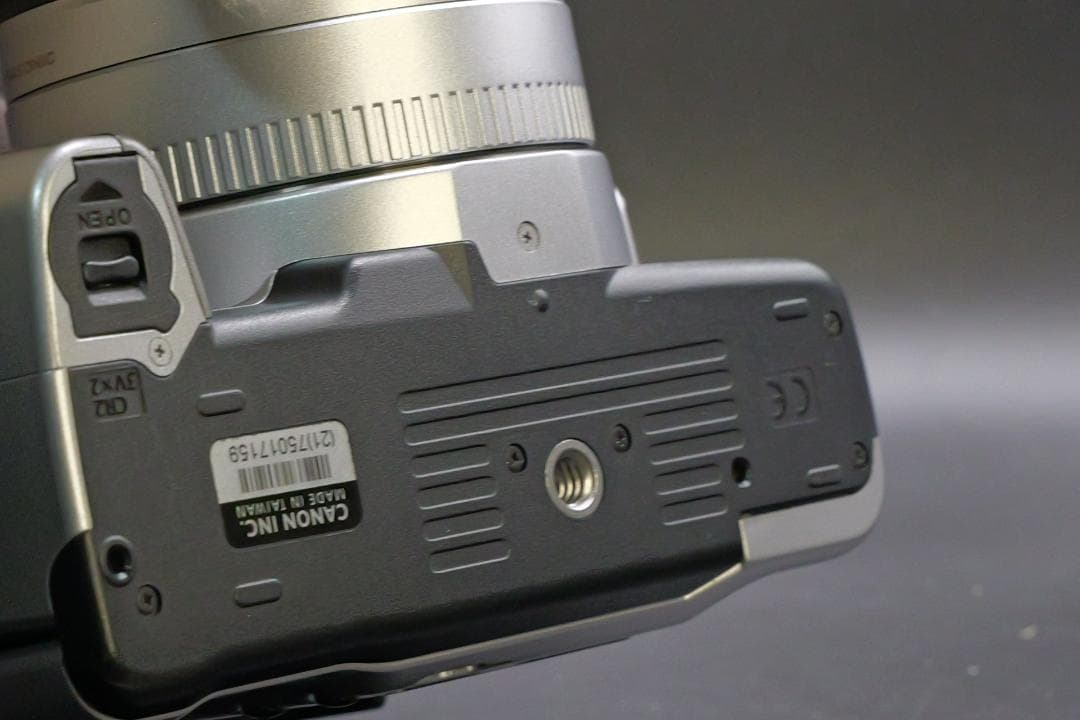 【極美品】Canon EOS Kiss5 標準レンズ　キャノン　フィルムカメラ