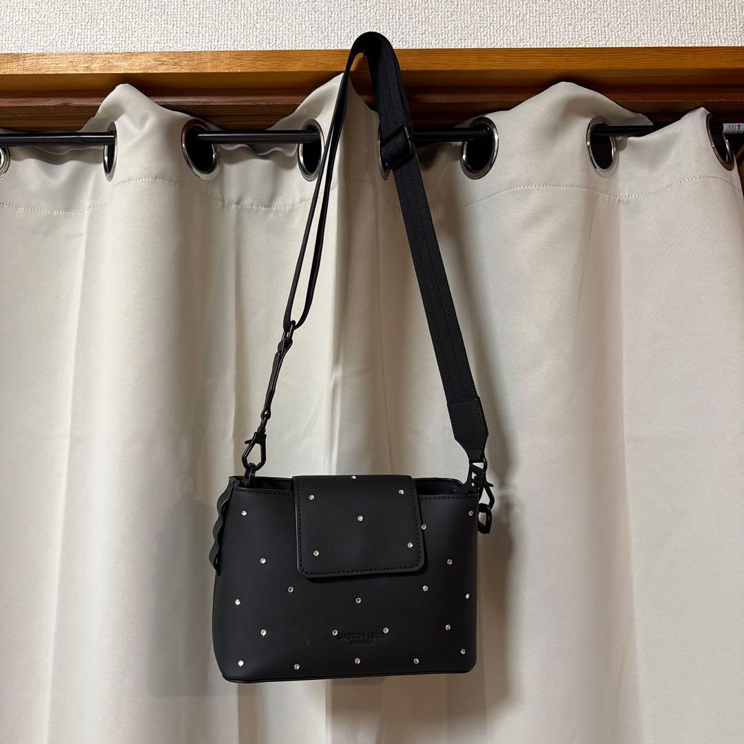 美品❤️GASTON LUGA スタッズ付きショルダーバッグ ブラック