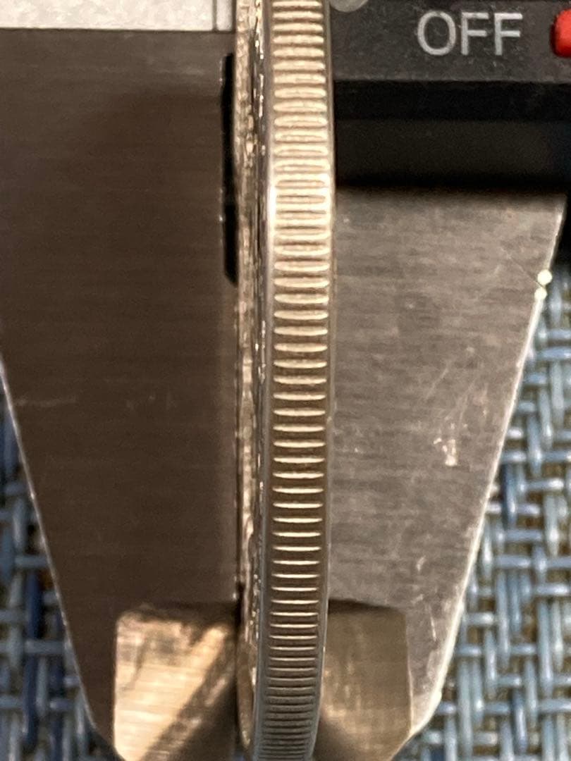 貿易銀　明治8年　一圓銀貨　　　　菊紋・竜　左丸銀