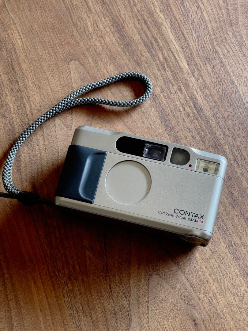 完動品 CONTAX T2 チタンシルバー　フィルムカメラ