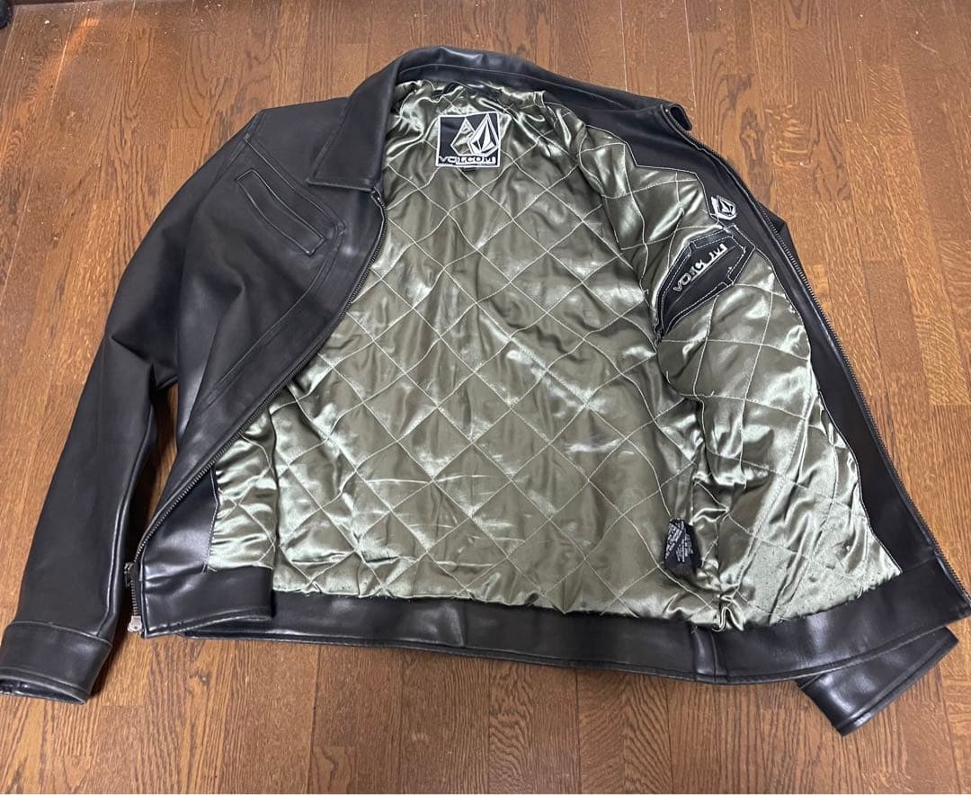 美品　VOLCOM ライダース　本革レザージャケット