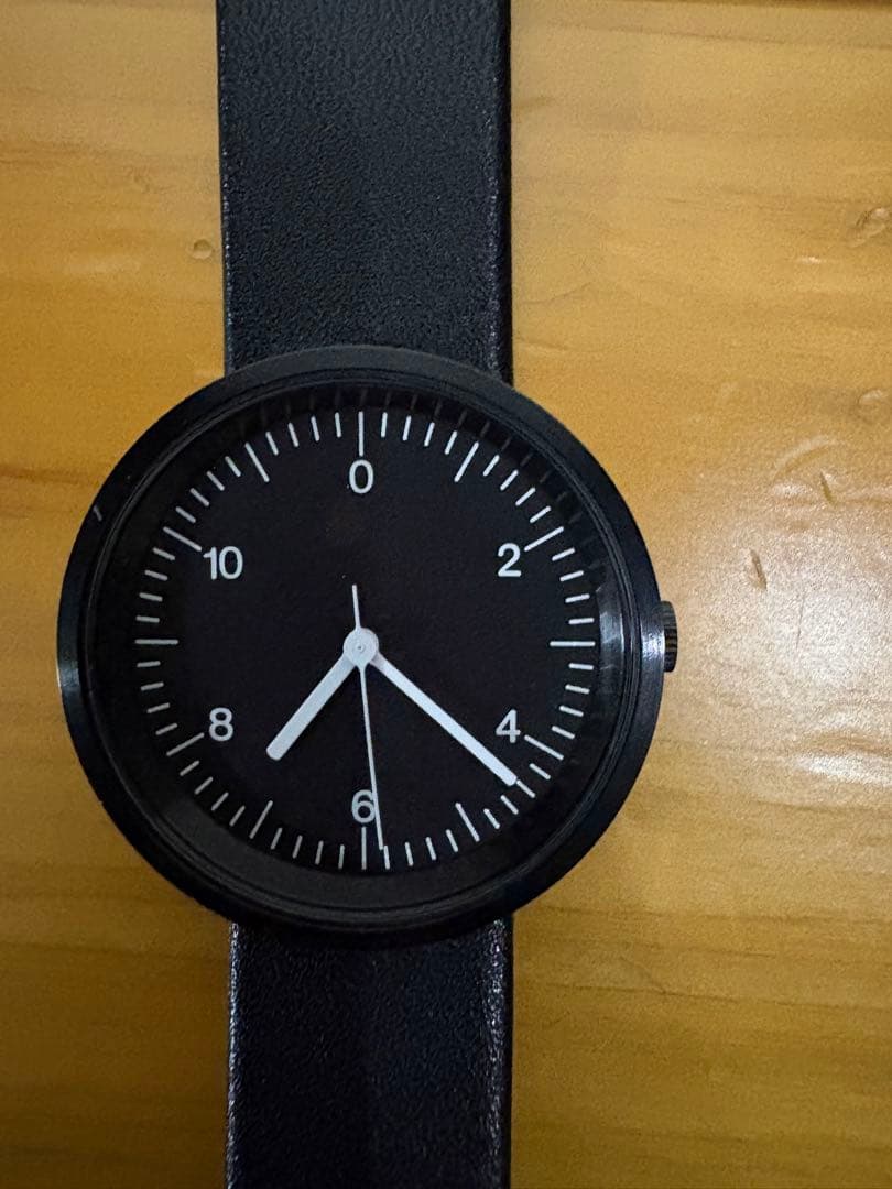無印良品　ブラックレザーベルトアナログ時計