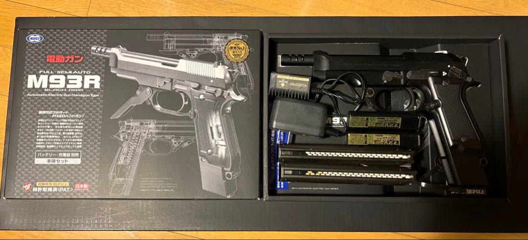 【送料変更有】M93Rモデルガン バッテリー・マガジン付
