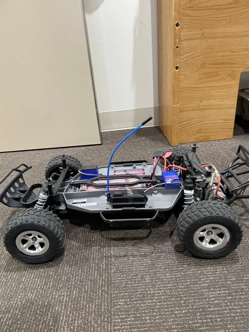 traxxas shlash 送料込みにしたのでお値段上がりました