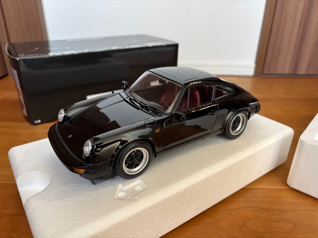 1/18 ミニチャンプス ポルシェ911(930) 1983 訳あり