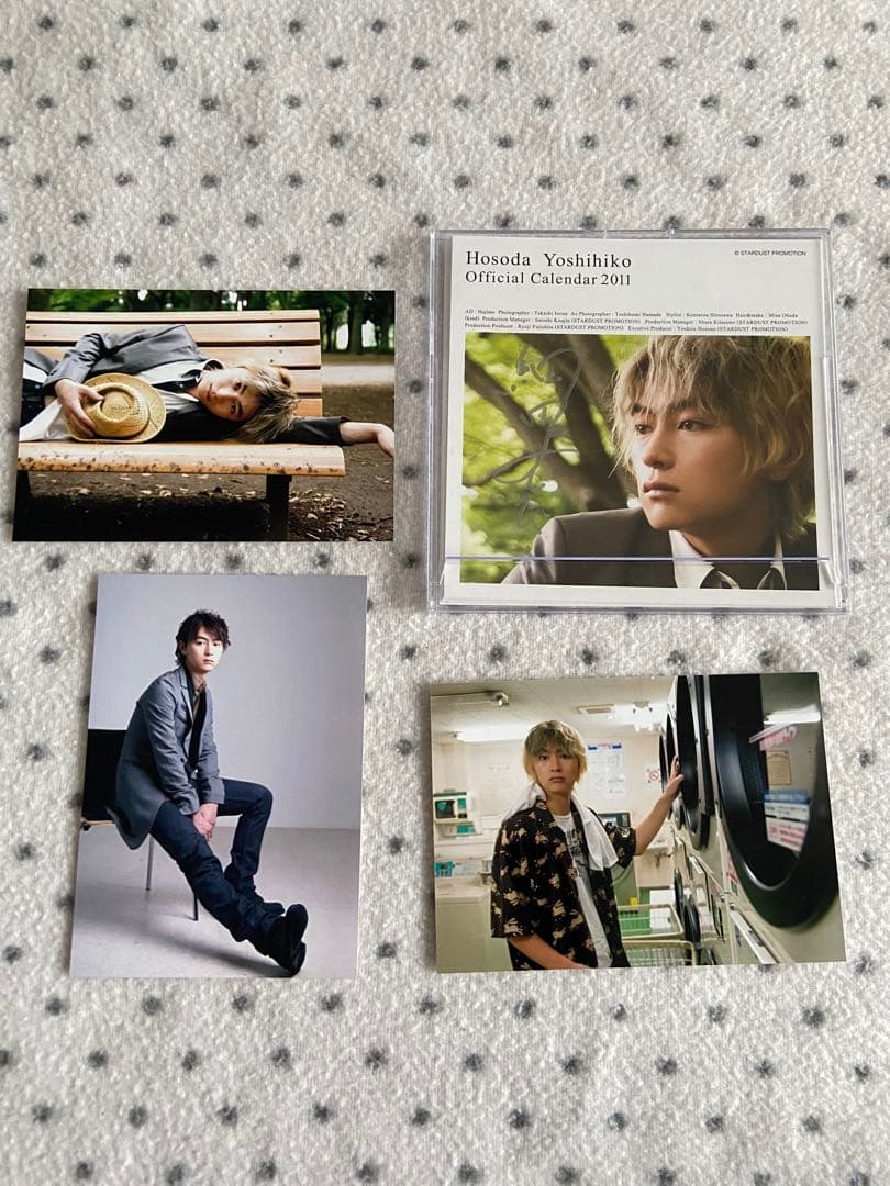 細田よしひこ　サイン入り卓上オフィシャルカレンダー2011 生写真付き
