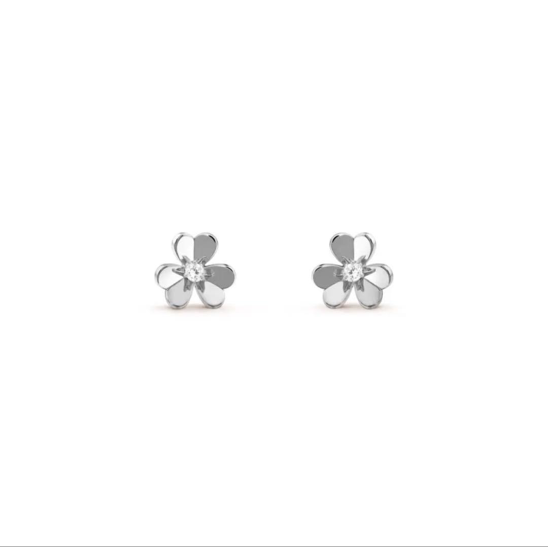 Van Cleef & Arpels フリヴォル ミニ ピアス WG