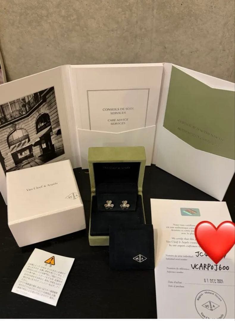 Van Cleef & Arpels フリヴォル ミニ ピアス WG