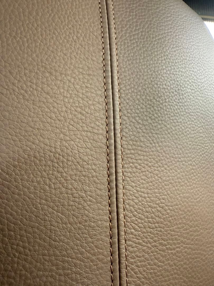 展示品■デンマーク■ボーコンセプト■総革■オットマン■スツール■高級■北欧モダン