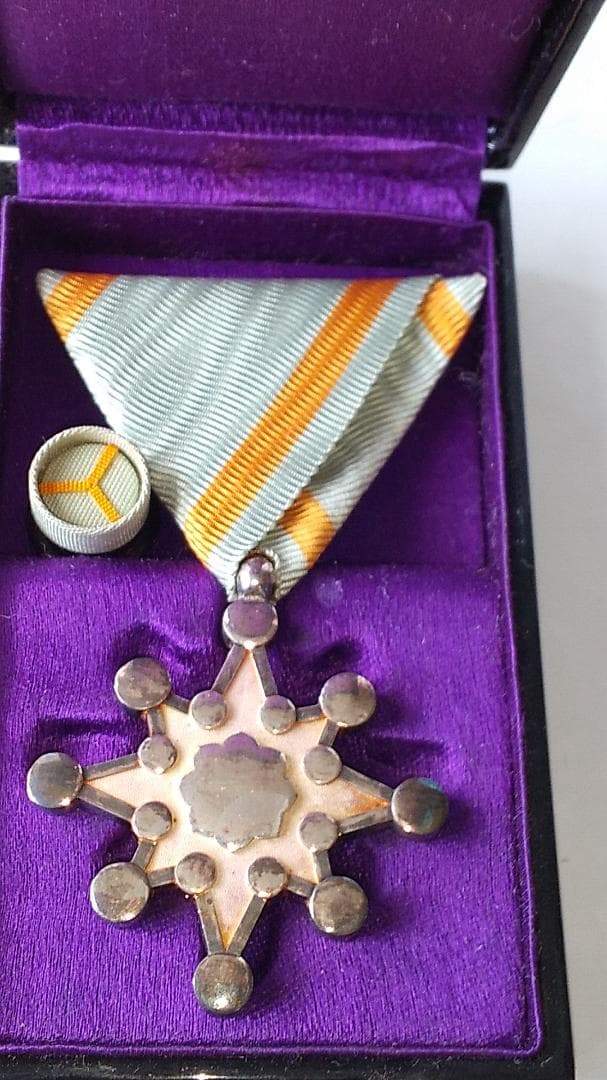 勲八等瑞宝章 勲八等白色桐葉章 勲章 ミリタリ ミリタリーグッズ 旧日本軍 美品