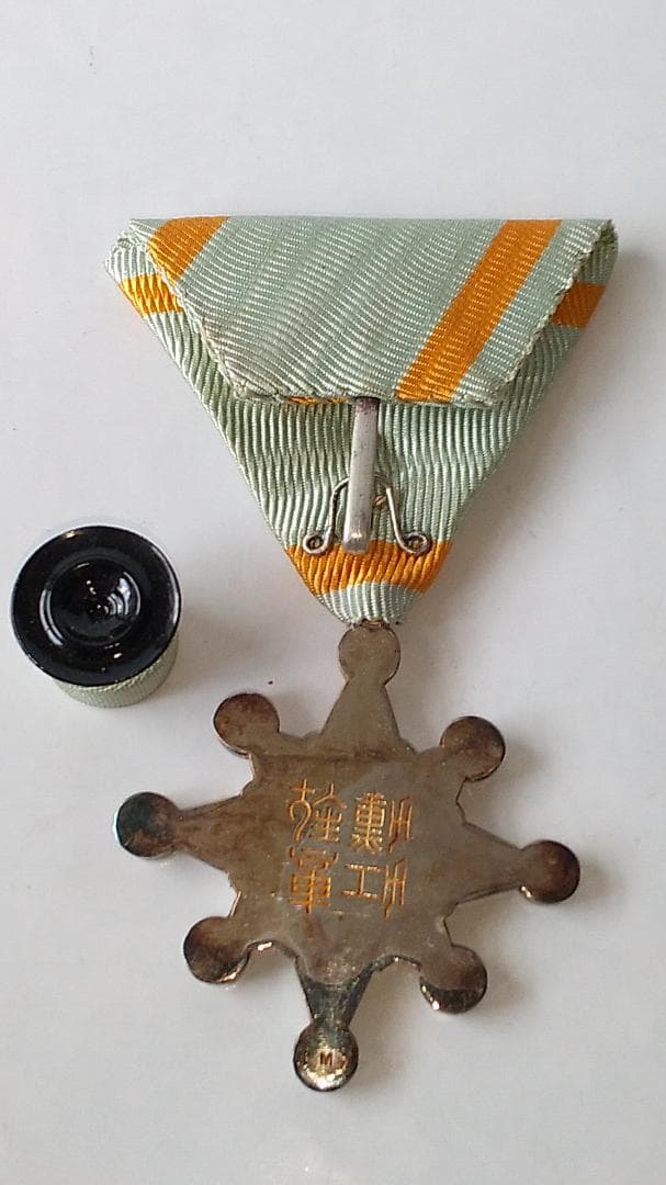 勲八等瑞宝章 勲八等白色桐葉章 勲章 ミリタリ ミリタリーグッズ 旧日本軍 美品