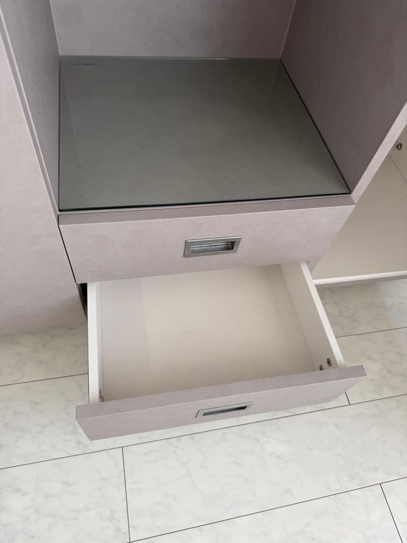 グレーキャビネット モダンデザイン