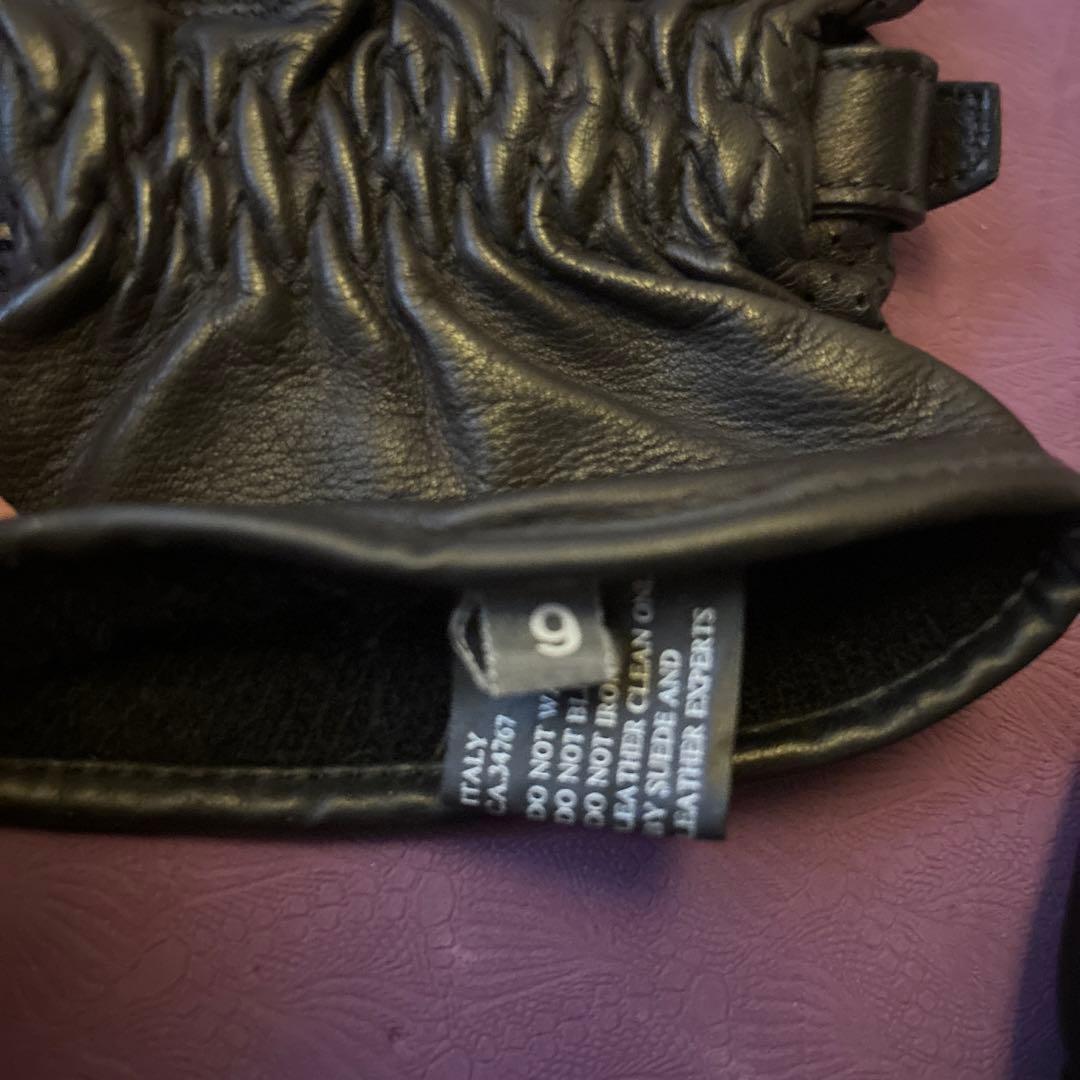 プラダ　レザー手袋 黒