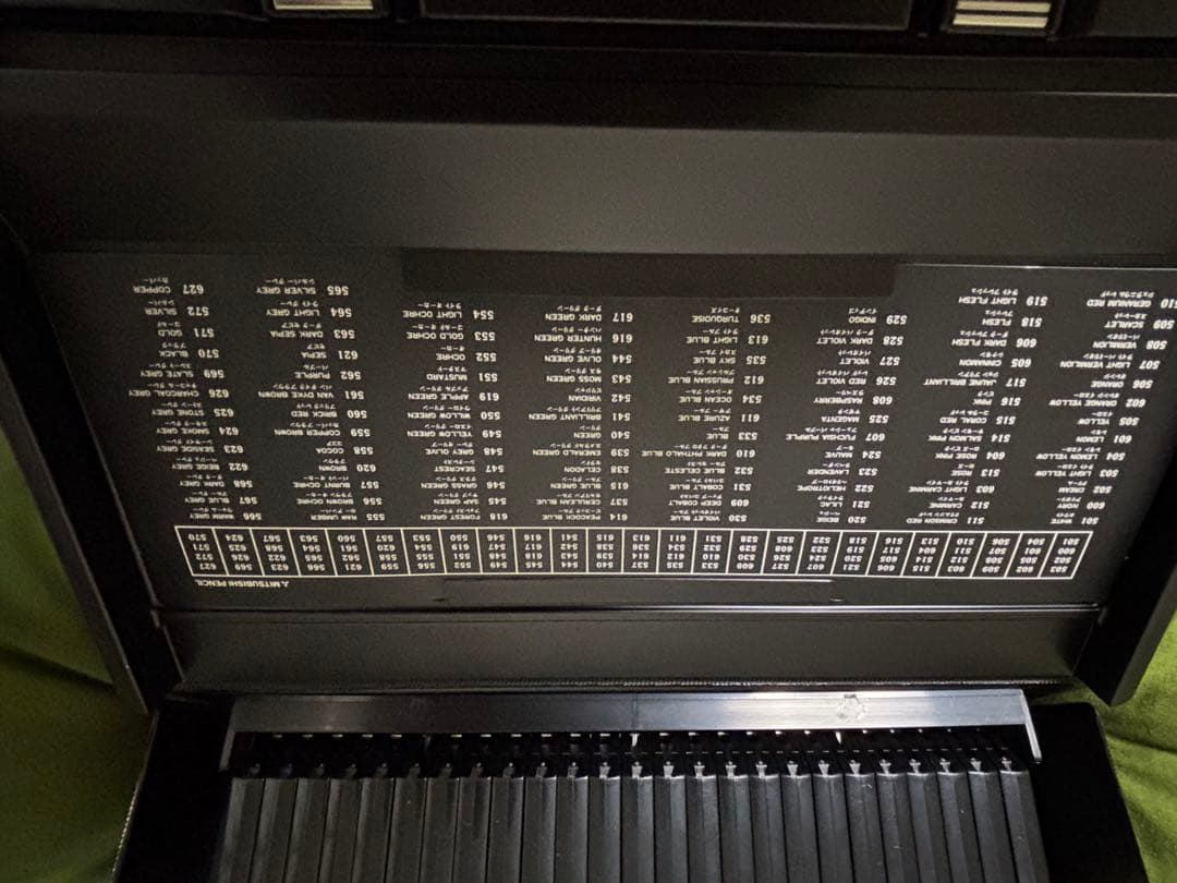 三菱uni 100色色鉛筆