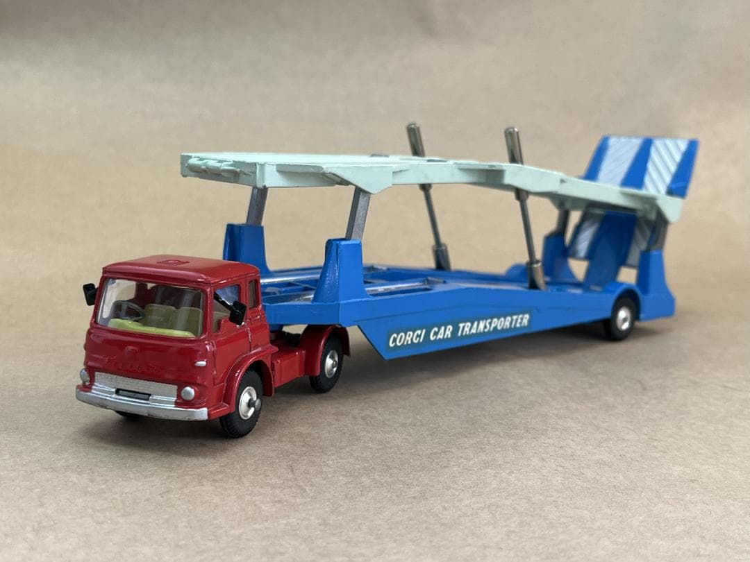 ミニカー Corgi Carrimore Car Transporter