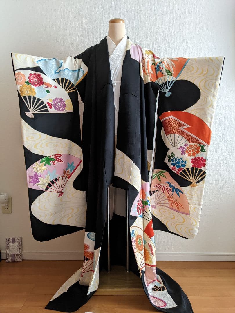 ■✨豪華お振り袖【黒地 扇面 花柄 金駒刺繍 銀彩 正絹】 成人式・結婚式
