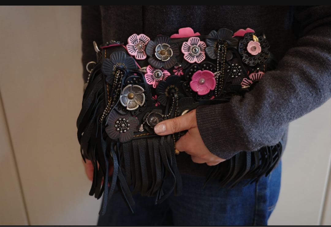 超美品COACH コーチ￼ パーティー、クラッチバッグ 黒花