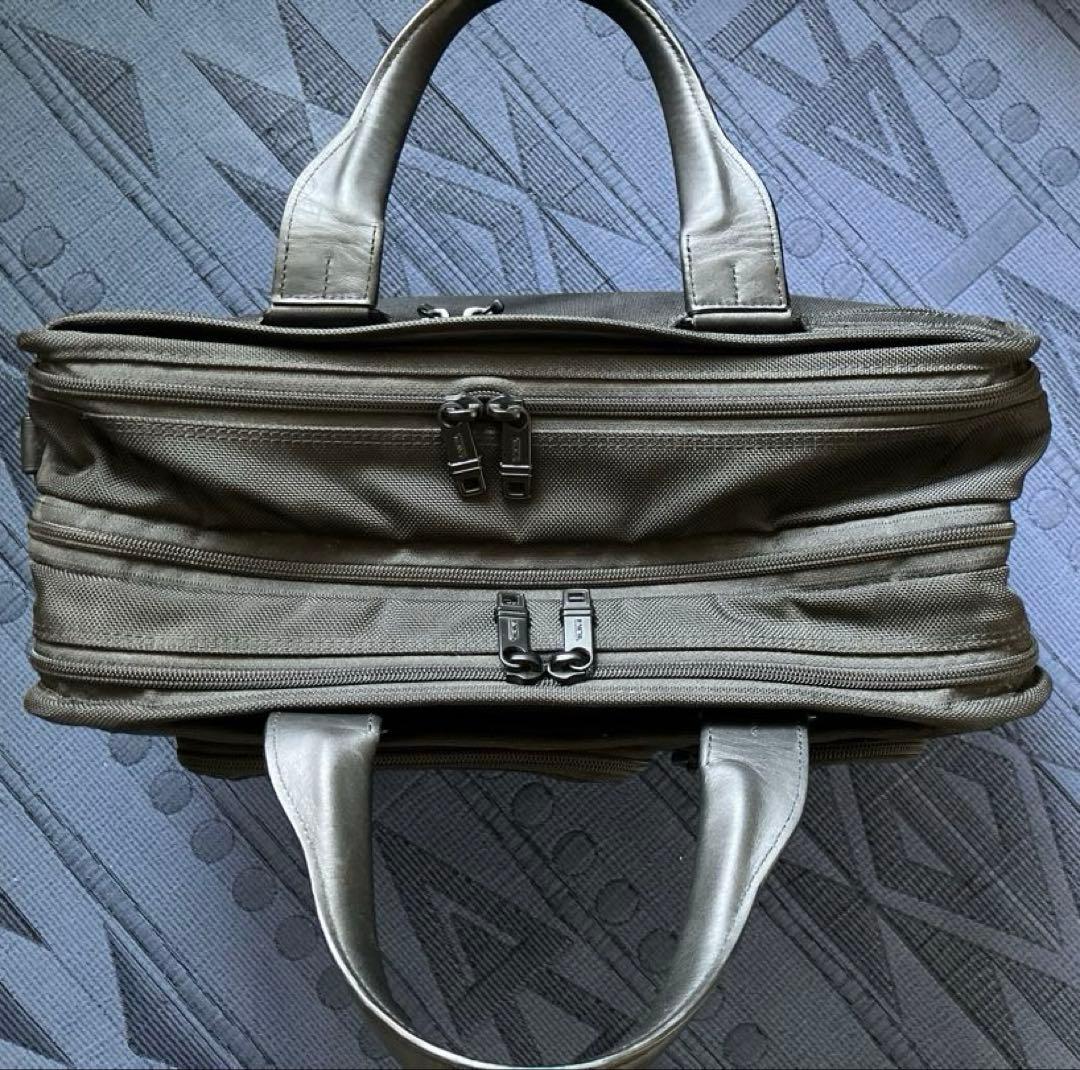 TUMI アルファ　26141D2 ビジネスバッグ　PC A4 大容量