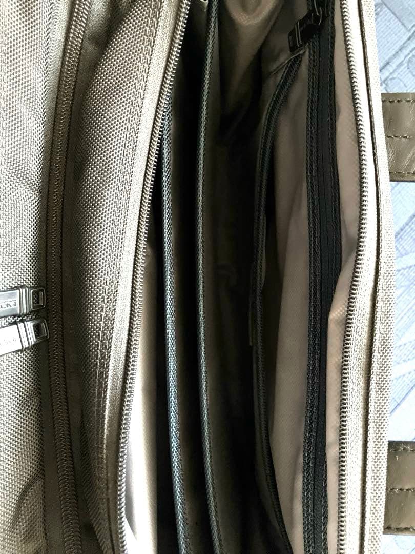 TUMI アルファ　26141D2 ビジネスバッグ　PC A4 大容量