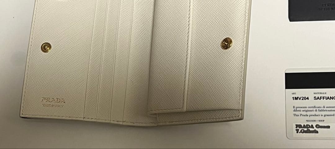 美品！PRADA プラダ 2つ折り財布リップ柄　1MHV204