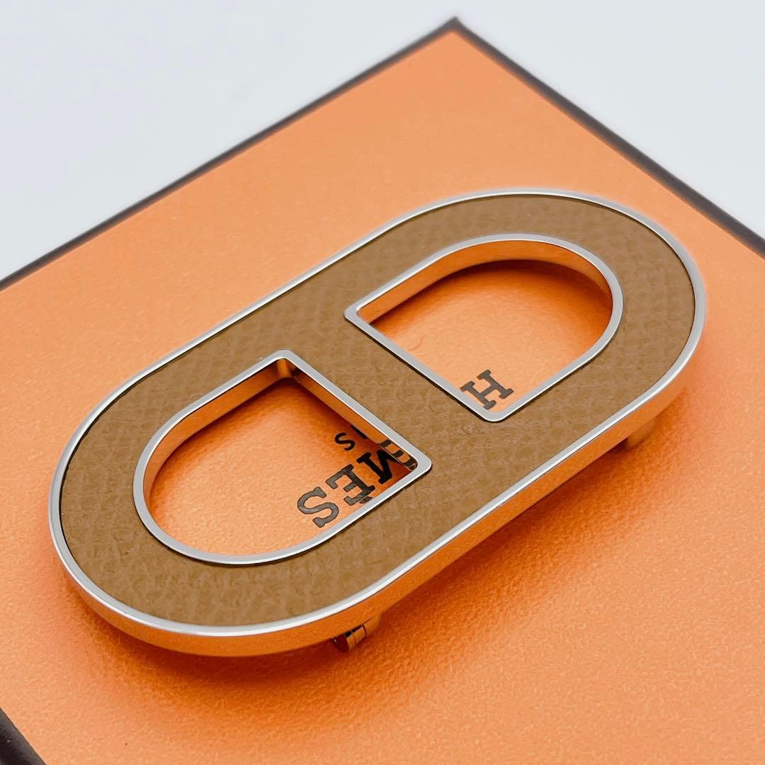 【未使用品】HERMES シェーヌダンクル　ブローチ　ブラウン　レザー　ピン