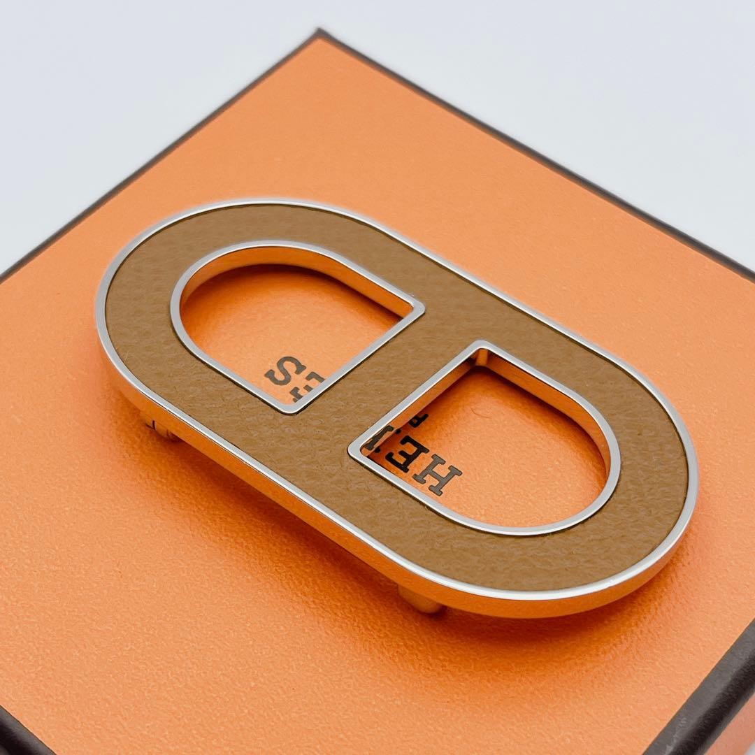 【未使用品】HERMES シェーヌダンクル　ブローチ　ブラウン　レザー　ピン